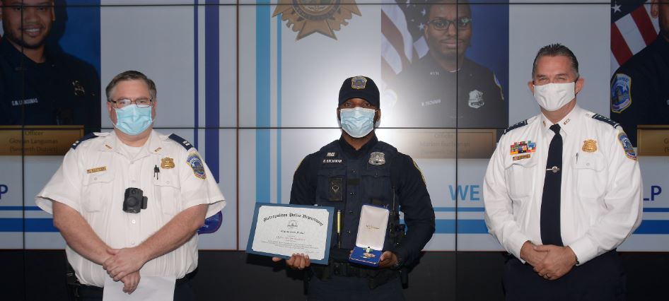 DCPoliceDept's tweet photo. This morning, we would like to recognize 7D Officers Buchanan &amp; Langumas. 

Due to their hard work &amp; quick actions, they swiftly apprehended a suspect involved in a Homicide &amp; recovered a firearm.🏅 https://t.co/UPsqQWZtSv