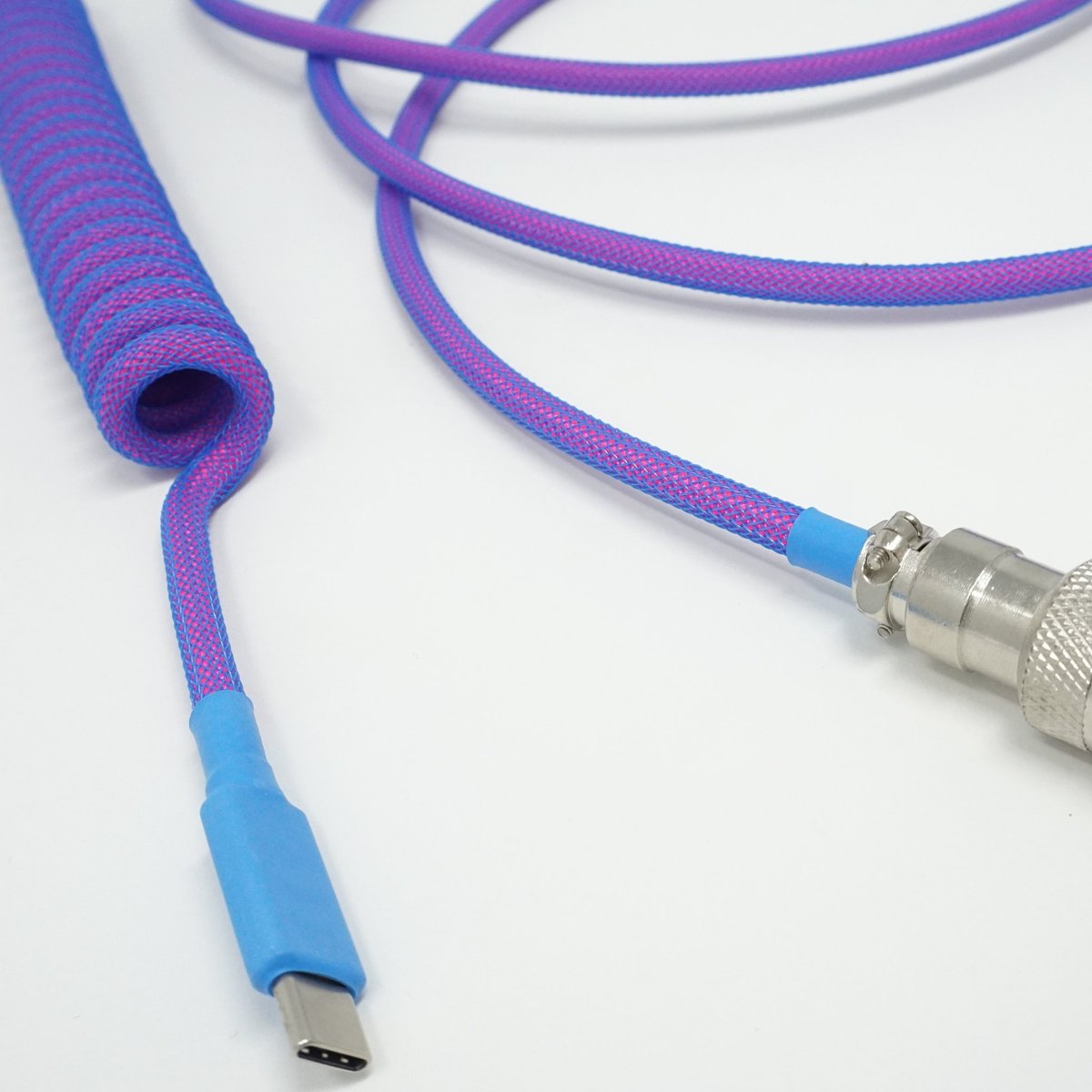 DreamCables's tweet photo. Quick-Ship Coiled Detachables now available! USB-A to USB-C in black, white, or this lovely purple hue, with more combinations to come! Purple hue is Neon Pink under Neon Blue Techflex, finished with Sky Blue heat shrink 🙂

Cables ship within 1-3 business days after ordering! 🤯 https://t.co/yA1OZcU11y
