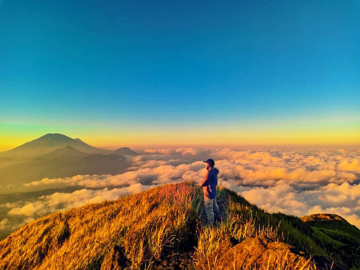 jackwhearles's tweet photo. Mungkin kamu pernah lupa pada sang pencipta, namun tahukah kamu ia tak pernah lupa untuk selalu memperhatikanmu.
.
.
.
.
.
.
.
.
 #mountain #WonderfulIndonesia #gunungindonesia #amazing #banjir #trendingnews https://t.co/6h4d1kRaaZ