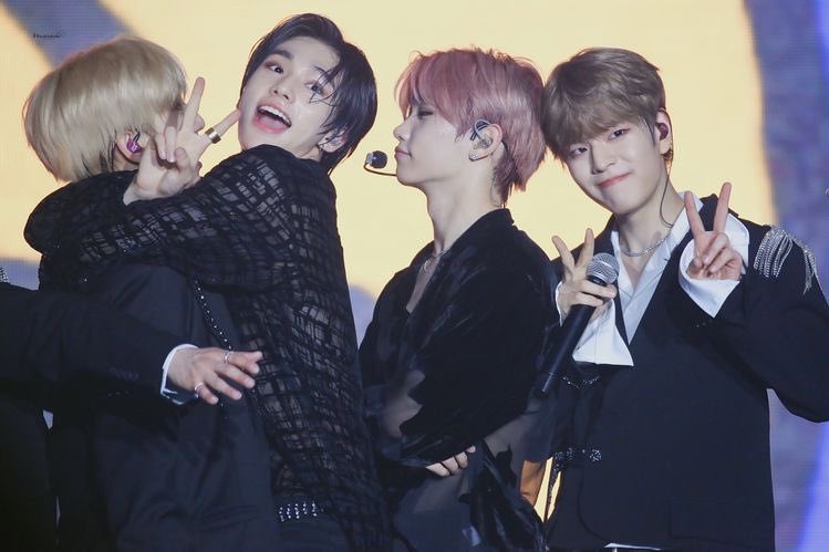 all of skz’s 00 line is now 20? wrong they’re 2 🥺 THEY’RE BABIES
