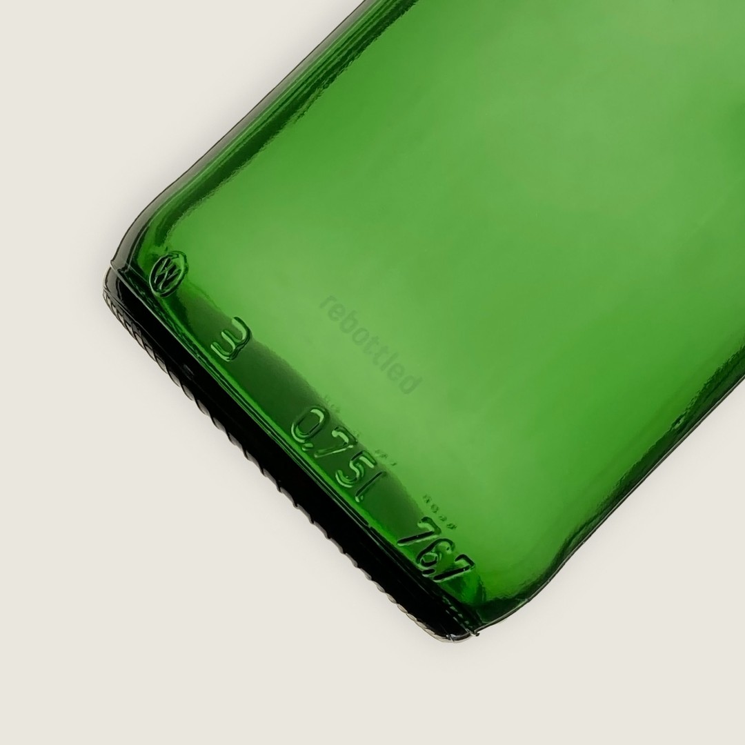 Look at this! We hebben een nieuw logo. 💚

Bij Rebottled houden we ervan om continu te blijven vernieuwen. Met ons nieuwe, subtielere logo krijgen de glazen een hele nieuwe look en smaakt jouw drankje nóg beter. Wat vind jij van ons logo? Laat het weten in de comments.