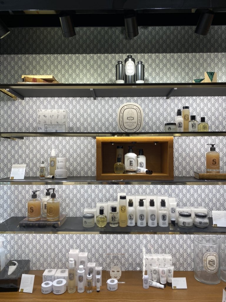 香水日記 Diptyqueのディスプレイの仕方好きだなぁ 香水日記 Diptyqueのディスプレイの仕方好きだなぁ