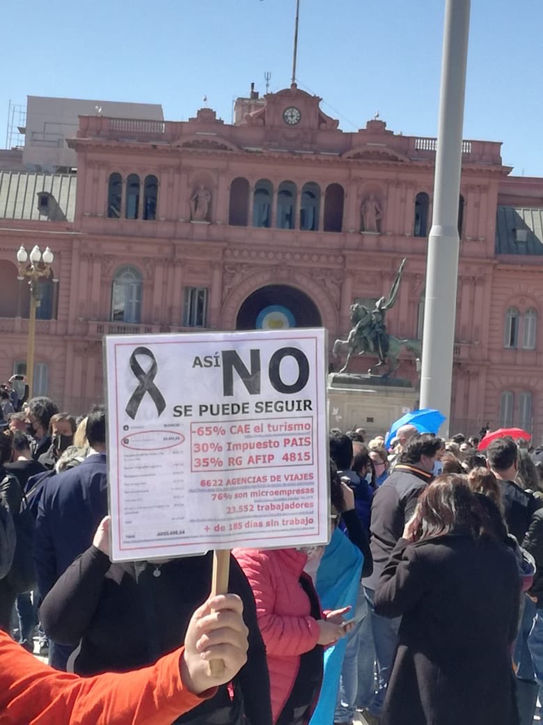 TravelAdt's tweet photo. *Turismo Unido*. Sin banderías políticas, sin banderías de Asociaciones, sin banderías de Grupos. Con todos esos impuestos el sector NO PUEDE SEGUIR. Salven al Turismo. @FAEVYT @gustavohani @mensajeronline @Gabriel96095697 @JorgelinaCokeFr @RuthyTuch @SandraPeliquero @claritur https://t.co/67q4sjwlyQ
