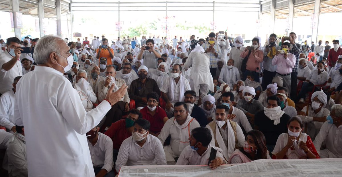 CSF_National's tweet photo. MSP किसान का अधिकार है, मेहरबानी नहीं.

@INCIndia किसानों के हक की लड़ाई में कंधे से कंधा मिलाकर खड़ी है.

आज कांग्रेस के सभी प्रमुख नेताओं ने अपने-अपने जिलों में किसानों के धरने-प्रदर्शन को समर्थन दिया.

@bishnoikuldeep हिसार और @BhupinderSHooda सोनीपत में मोर्चा संभाले हुए.!
✊🏻 https://t.co/f6l9Kw7Kt3