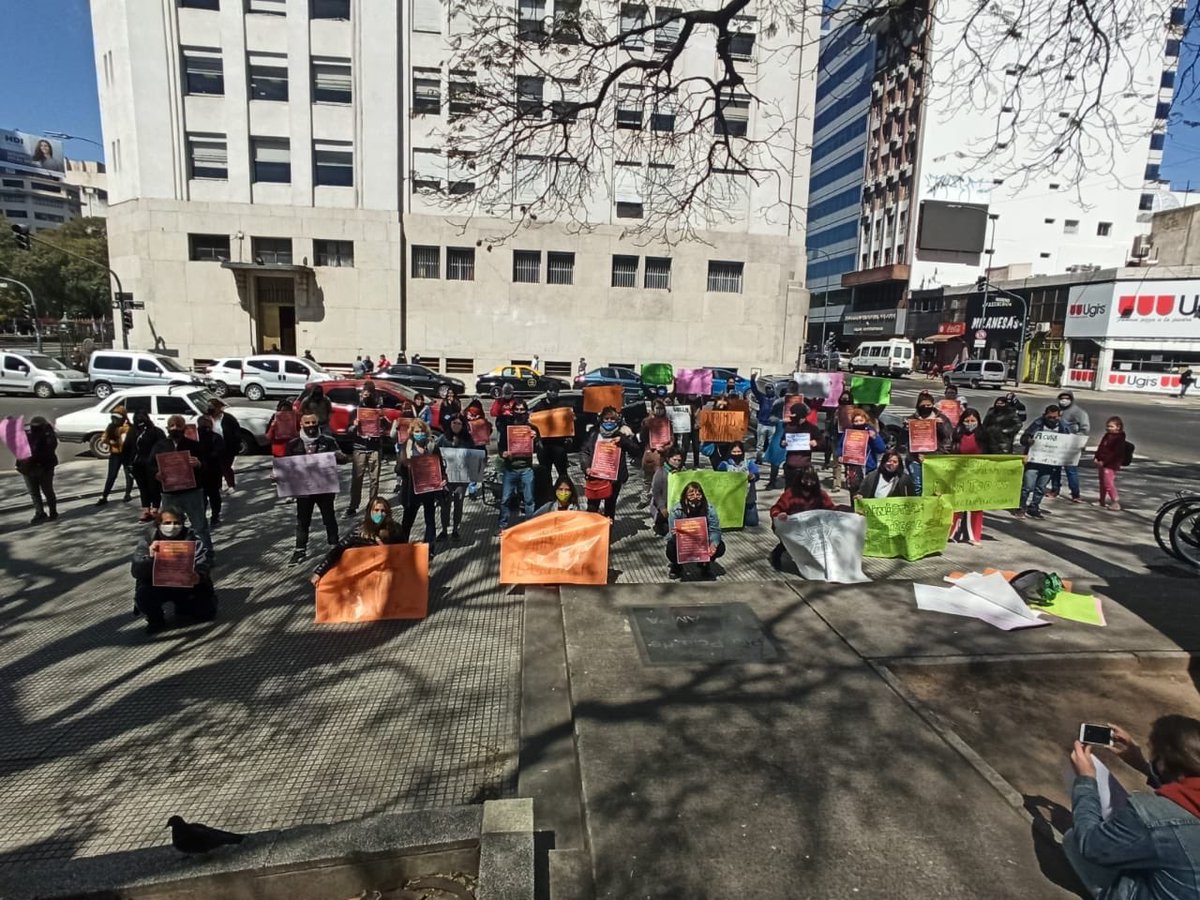 utectera's tweet photo. La @multixlaeduc mostrándole a la Ministra Acuña que es lo que se necesita: computadoras y conectividad #LasPlazasNoSonEscuelas #ConectarParaCuidar https://t.co/NBRvJQx1hS