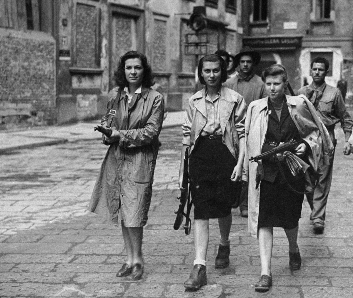 Anarchist Jurisdiction:Italian partisans in Milan, April 1945