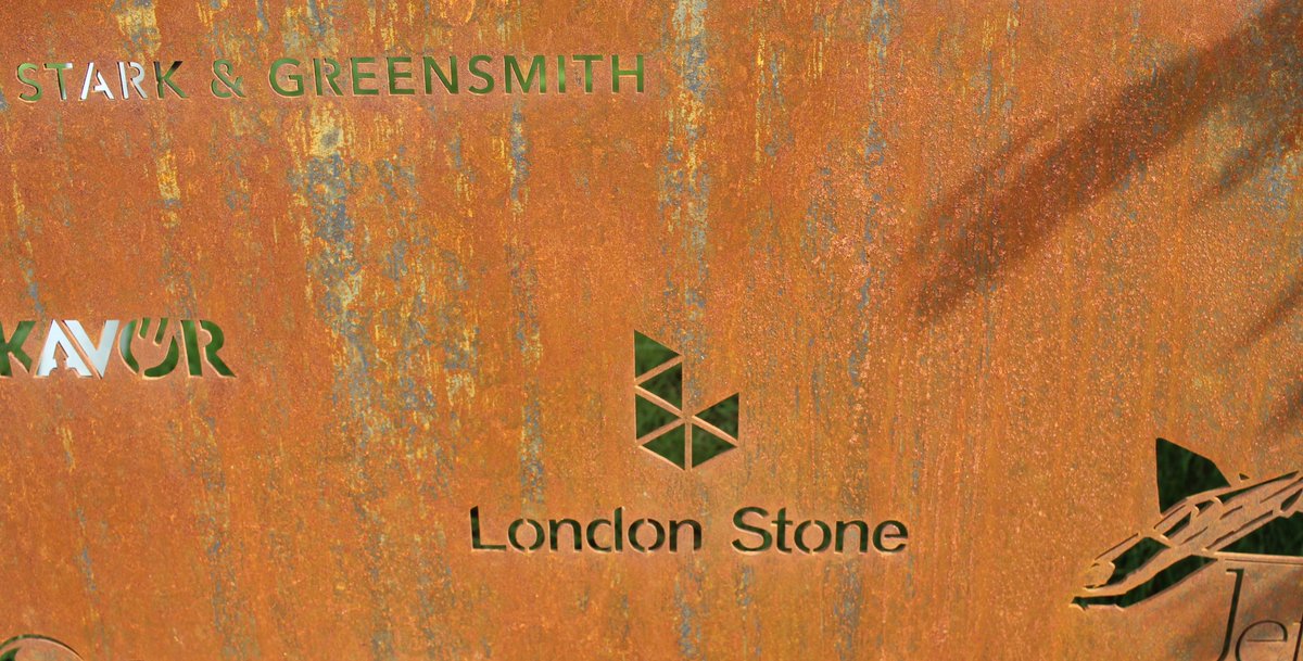 _LONDONSTONE's tweet image. We're thrilled to now be in partnership with @starkgreensmith.

View and purchase the exciting range of panel kits and screening - [bit.ly/32P9CVV].

FREE nationwide delivery on full packs &amp;amp; orders over £1,000 on stone, porcelain &amp;amp; composite decking.

#ThisIsLondonStone
