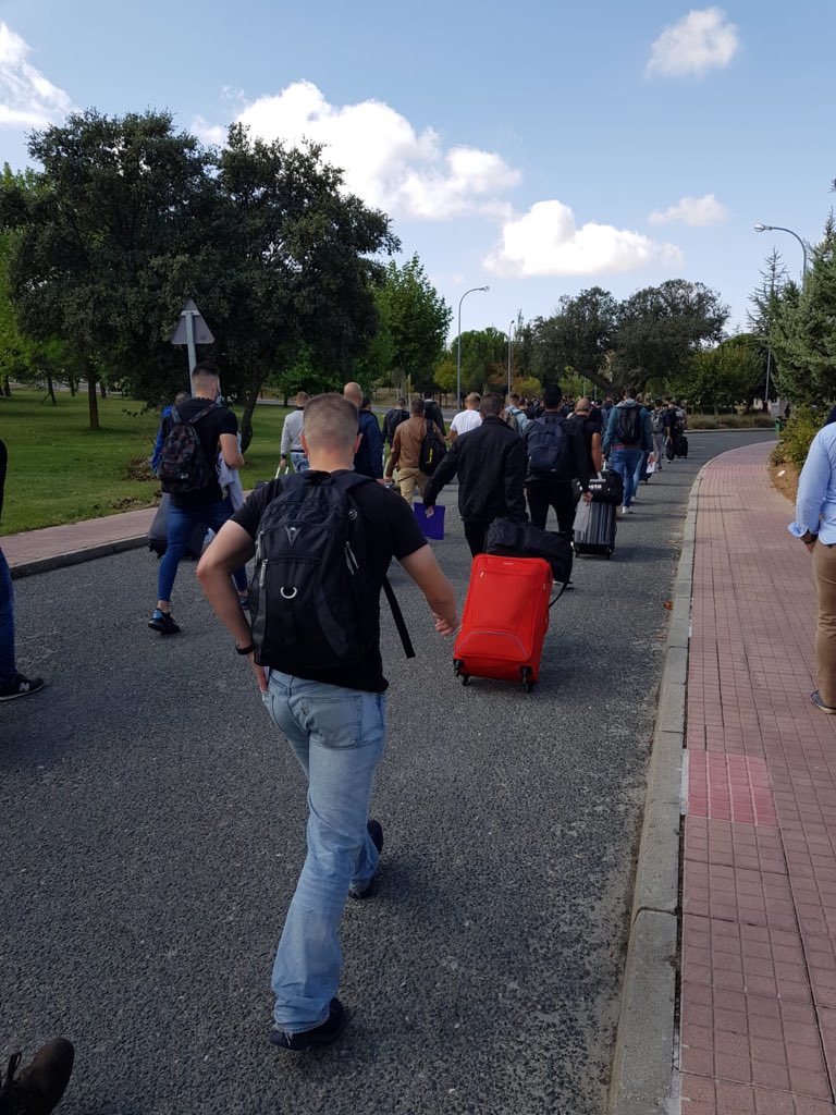 JupolNacional's tweet photo. 📸Hoy es un día muy especial en la #ENP de #Ávila, los COMPAÑEROS (primer turno) de la #PromociónXXXVI se han incorporado.👮‍♂️👮‍♀️

🔵Desde JUPOL les damos la bienvenida tomando todas las medidas anticontagio de #COVID19.

👆Ya tenéis vuestras pulseras de @jusapol #ProhibidoRendirse https://t.co/3gMhliFblR