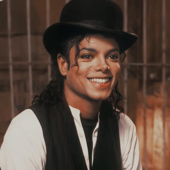 THEBLACKPRINCCE's tweet photo. A pesar de lo que el mundo le hizo a Michael Jackson, él nunca dejó de donar dinero a los más necesitados y aún estando muerto sigue donando, es la mejor persona que ha pisado este mundo y jamás lo merecimos https://t.co/vDyoESKqJu