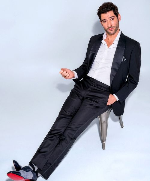 TheDevilOfLux's tweet image. The reader's drooling and he knows it.