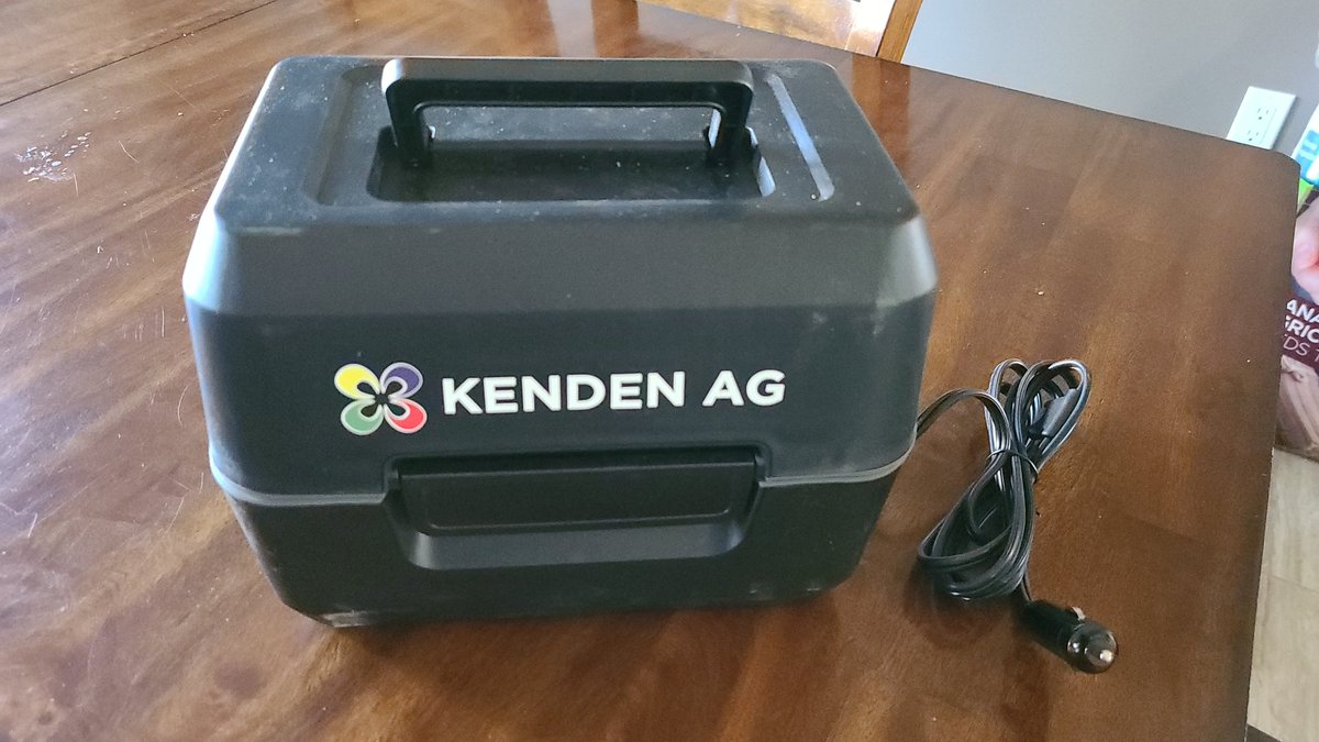 WakefieldAgro's tweet photo. @ARewerts You're making me jealous!
Our operation won't do hot meals, even if they come in this & you can eat when it suits you.
#sandwichesforever 🙄 #allaboutefficiency https://t.co/taEjEsfZML