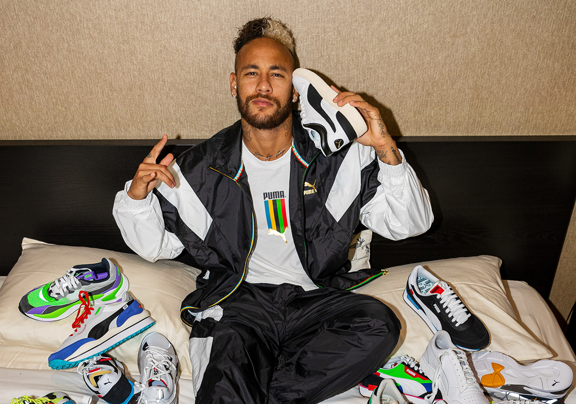 柊 ネイマールがpumaとの個人スポンサー契約はリオネル メッシのadidasとの 18m 年やcr7のnike との 15m 年を大きく超える 23m 年で世界最大の契約ではないかと報道 前契約のnikeは 11m 年なので今回署名したpumaはnikeの2倍以上の金額が支払われて 柊 ネイマールがpumaとの個人スポンサー契約はリオネル メッシのadidasとの 18m 年やcr7のnike との 15m 年を大きく超える 23m 年で世界最大の契約ではないかと報道 前契約のnikeは 11m 年なので今回署名したpumaはnikeの2倍以上の金額が支払われて