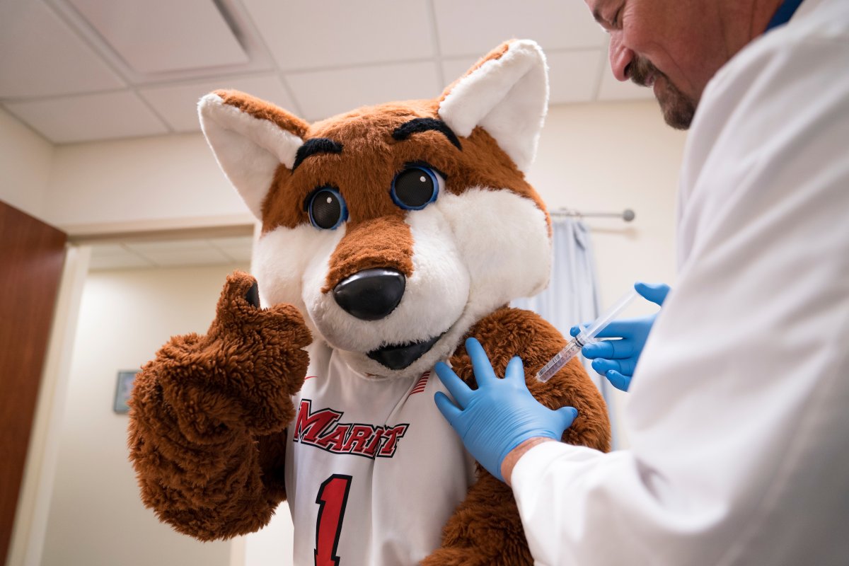 Marist's tweet photo. It’s crucial we do everything we can to #ProtectThePack. That’s why it is mandatory for all students to receive a flu shot and we’ll be offering flu vaccine clinics on the green outside the Marian Hall every other Wednesday. #OutFoxTheFlu
Next Clinic: 9️⃣/2️⃣3️⃣
⏰: 1️⃣1️⃣ am - 2️⃣pm https://t.co/Ot7tyTcubF