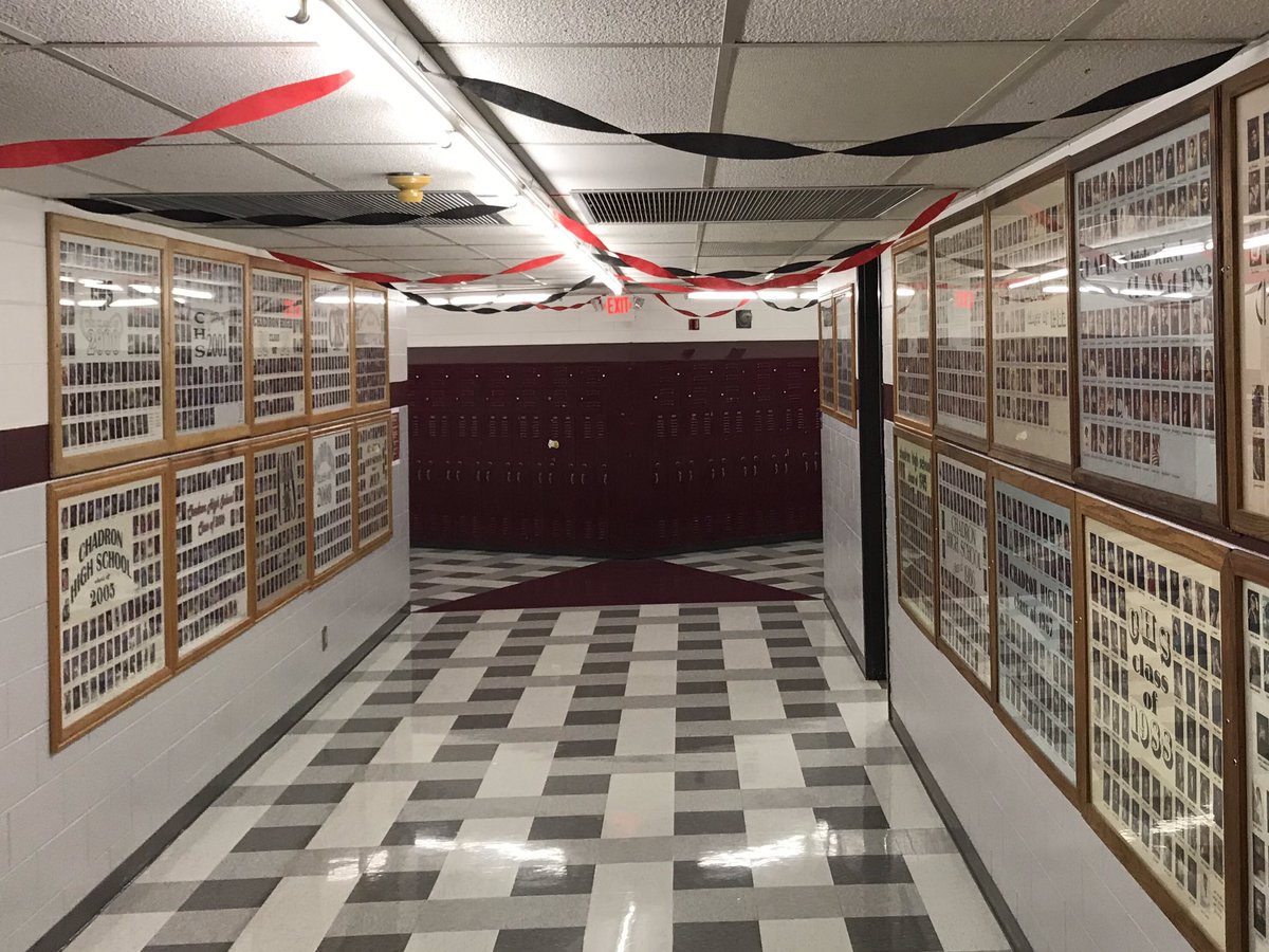 ChadronHS's tweet photo. Thank you to @chadron_fbla for coming in this weekend to decorate the school for Homecoming Week at CHS! #GoCardsNation https://t.co/hV4MuasvAS