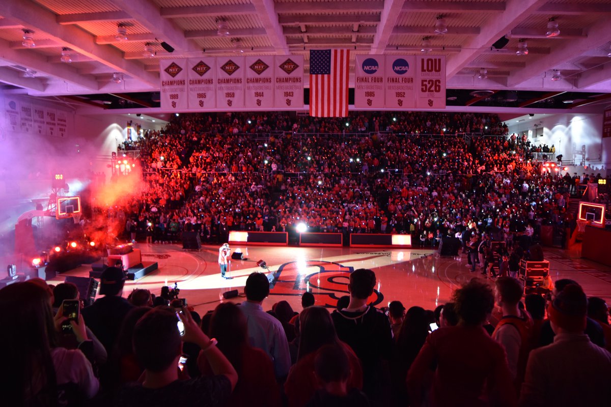 We miss our fans! Here are some of our favorite photos from last year. Comment ⬇️ with your favorite St. John's memories and photos! #WeAreNewYorksTeam