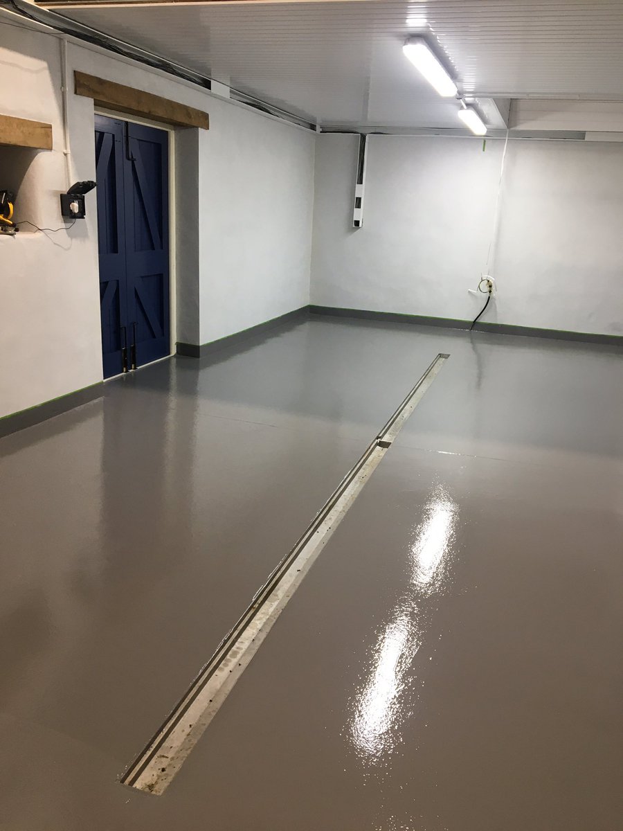 ..and there we have it!!

⛔️FLOOR DONE⛔️ !!! 😅✅

Decided on the <a href="/WatcoUK/">Watco</a> Chemi-Coat mid-grey in the end, and really pleased with the result..... 🎨💪🍻👍

Ready for some <a href="/PureweldUk/">pureweld stainless</a> brewing tanks now..... 😎
