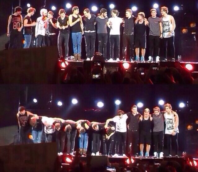 girlstalkcurls's tweet photo. would you slap your 5th @ to see 5sos touring with one direction? https://t.co/8epHlkjUt7