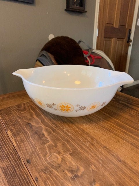 GoatneckG's tweet photo. Excited to share the latest addition to my #etsy shop: Pyrex Cinderella Town and Country Brown Orange Bowl #444 4 Quart https://t.co/7Kepq3IsGB #brown #birthday #mothersday #orange #glass #pyrex #chipanddip #pyrexchipdip #retrokitchen https://t.co/3gkOauBOTi