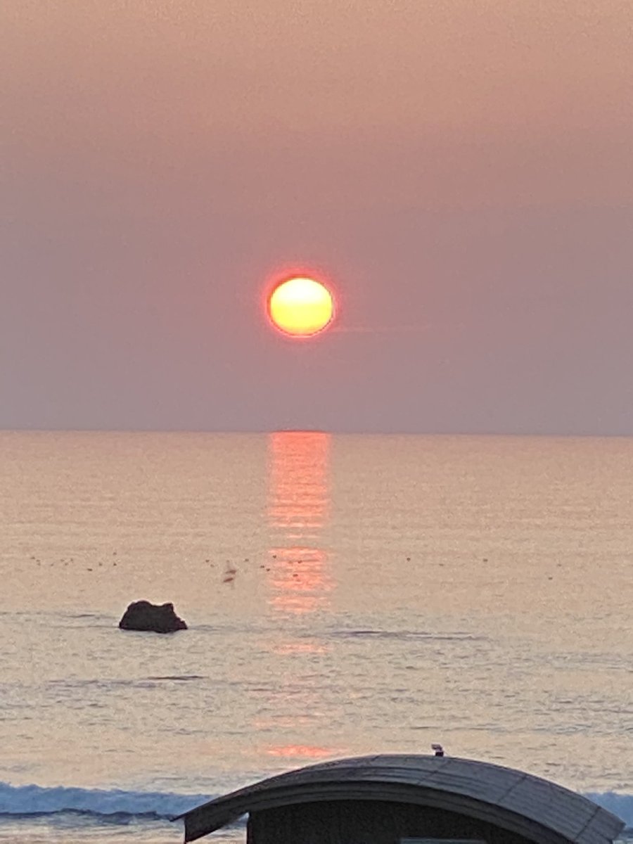 AnnieChave's tweet photo. A setting sun over Bude https://t.co/SMh5C1bvkE