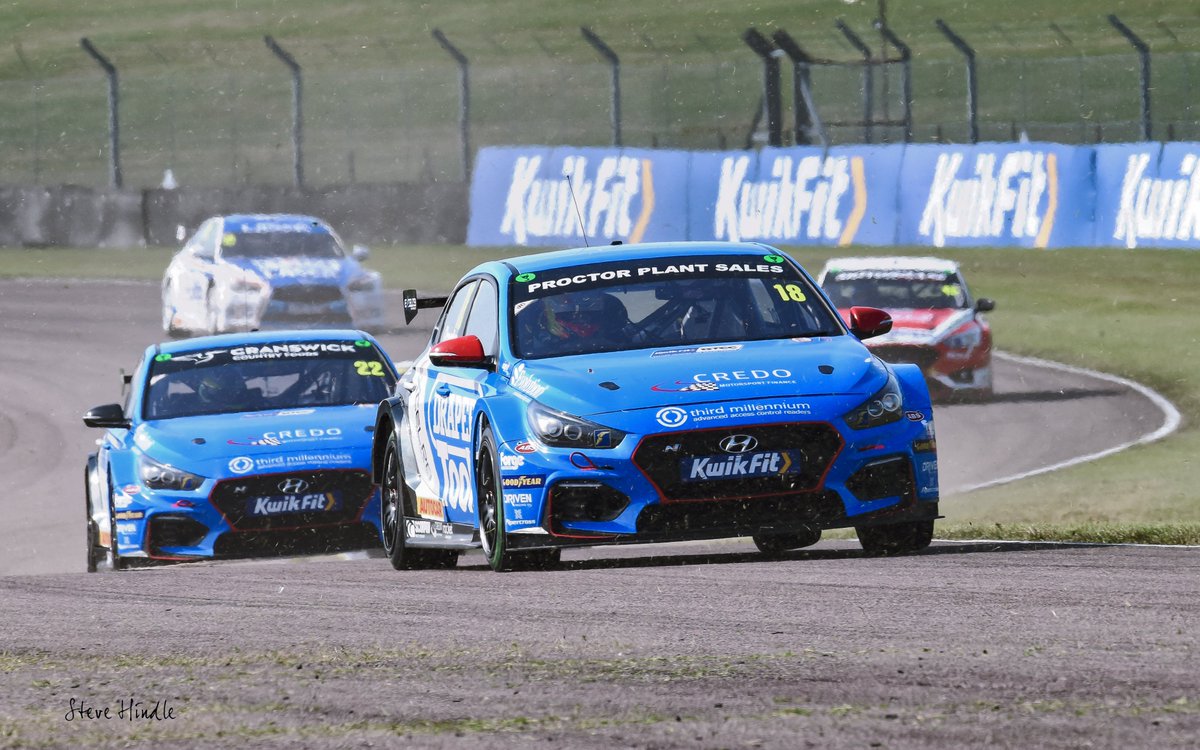 SteveHindle's tweet photo. #BTCC : Another determined weekend from the #EXCELR8 Motorsport squad at Thruxton, returning a bevy of Independents' points finishes for both #SennaProctor & #ChrisSmiley. Silverstone now beckons and an opportunity to capitalise on solid pre-season testing form.
#Hyundaii30N https://t.co/pURroBp80q