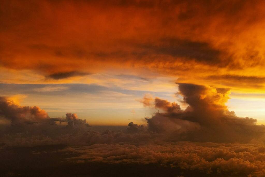 waipastudio's tweet photo. Tomorrow September 22 is the Autumnal equinox, a moment in the year when the Sun is exactly above the Equator and day and night are of equal length. 
.
.
.
#harvest #equinox #sky #sun #autumn #fall #colors #clouds #view #aerial #fujifilm #nature #september #season #backgroun… https://t.co/slNbUAOrGZ