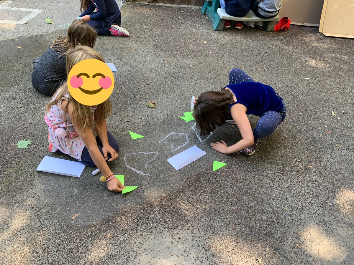 jilltgreen's tweet photo. Enjoying outdoor math today! How many different shapes can you make with 4 isosceles triangles? Heated debate: is a diamond and a square the same? Learning about congruent shapes and sharing ideas #wim #youcube @TheMabinSchool https://t.co/Pt6Wia9JtI
