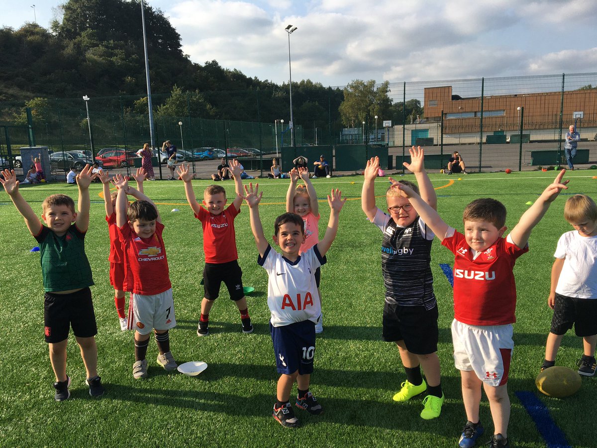 playondevelop's tweet photo. Great fun tonight at our Tredegar and Ebbw Vale Little Legend sessions . Today was all about finding space , catching , changing direction and listening.
Well done everyone, super effort.
#futuredragons #futuresteelers 
@Aneurinleisure @DRA_Community https://t.co/lwTGi2f2y3