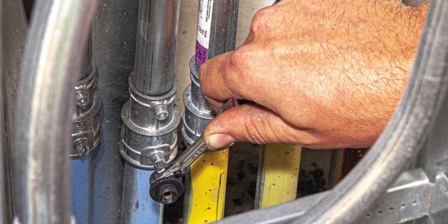Klein_Tools's tweet photo. The NEW Slim-Profile Mini Ratchet Set is great for fastening in tight spaces. The high-strength steel ratchet only needs a 5-degree sweep and features a ring magnet &amp; bit clip for better retention. Includes 1/4 &amp; 5/16" nut drivers, 1/4" adapter, #1PH, #2PH, 3/16 &amp; 1/4"SL bits. https://t.co/B3PR4fj3lw