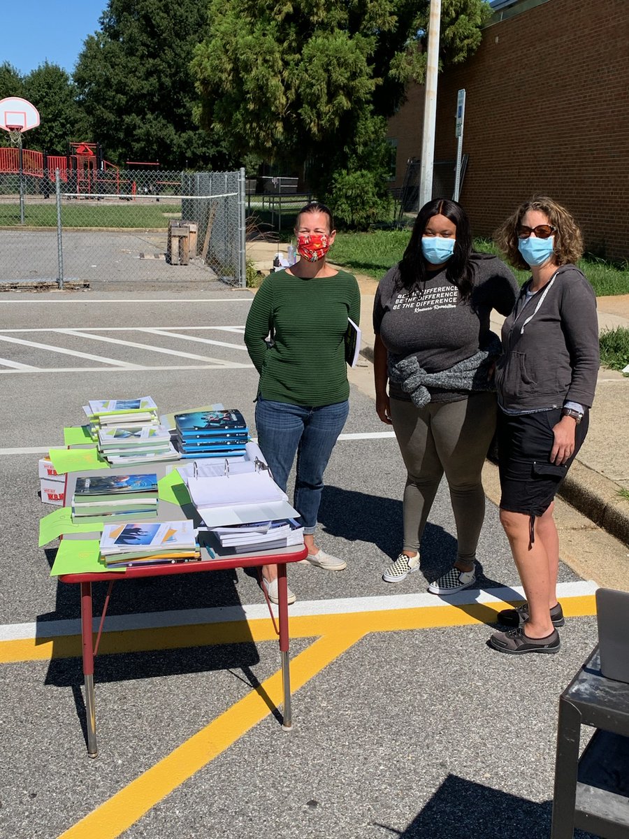 Meeting new teachers &amp; colleagues while meeting students/families picking up school supplies - great way to spend a Saturday 😀 <a href="/AnnapMSAACPS/">Annapolis Middle School</a> <a href="/AACPSRIGHTSTART/">AACPSRightStart</a> #AACPSAwesome