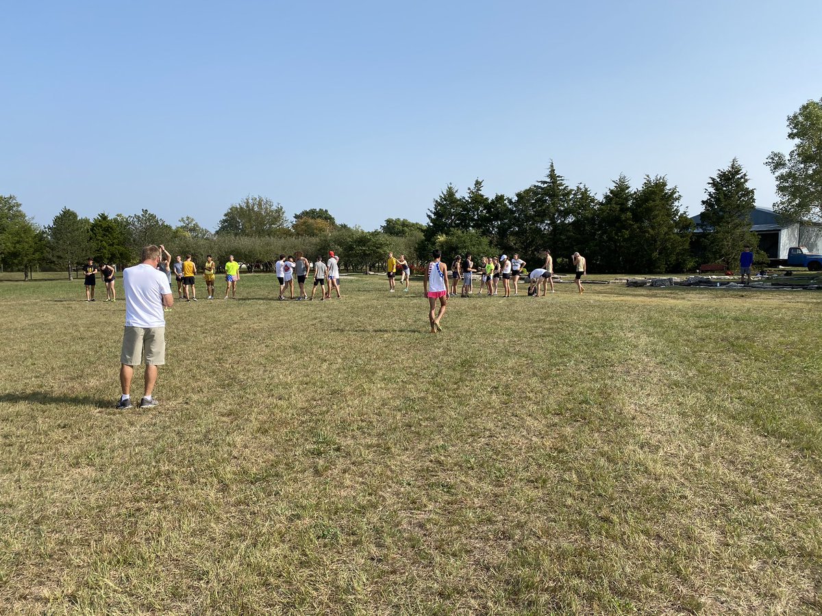 The men’s and women’s cross country team is getting ready to toe the line for an Intrasquad 5k time trial today!