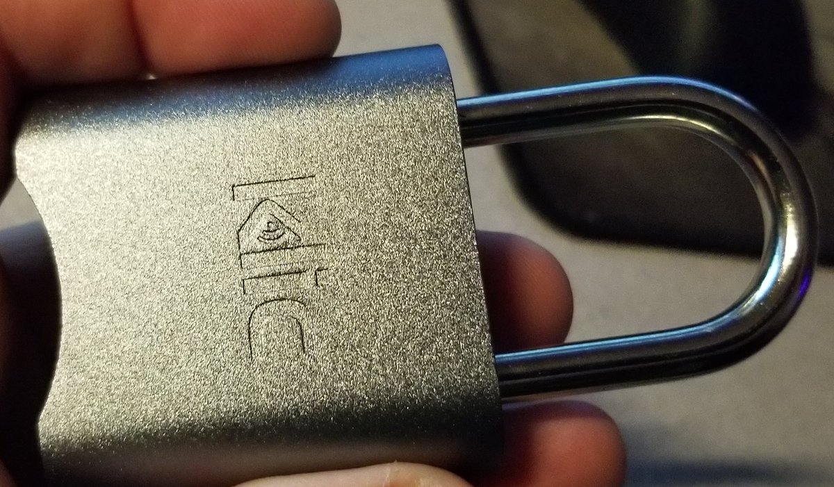 Wanna see something you're NEVER SUPPOSED TO POST ON THE INTERNET? Really, the manual warns you like 5 times not to do this... but I'm gonna.So this is a Tzumi Klic padlock... cover your eyes.