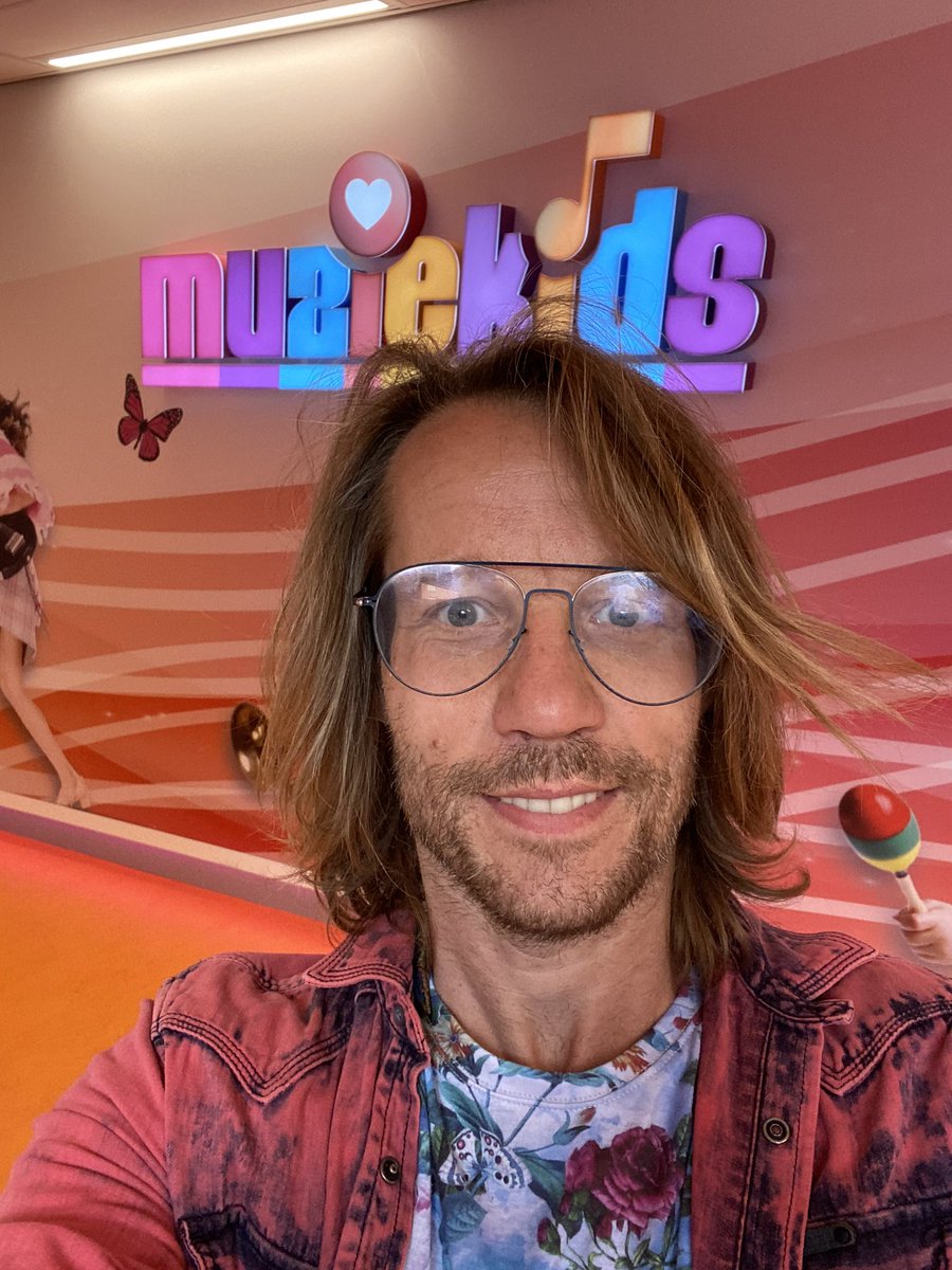 Kijk NU <a href="/ShownieuwsSBS6/">Shownieuws</a> en zie hoe ik de 10 jarige Bas verras met iets moois deze laatste week in de <a href="/radioveronica/">Radio Veronica</a> ochtendshow <a href="/Muziekids/">Stichting Muziekids</a>