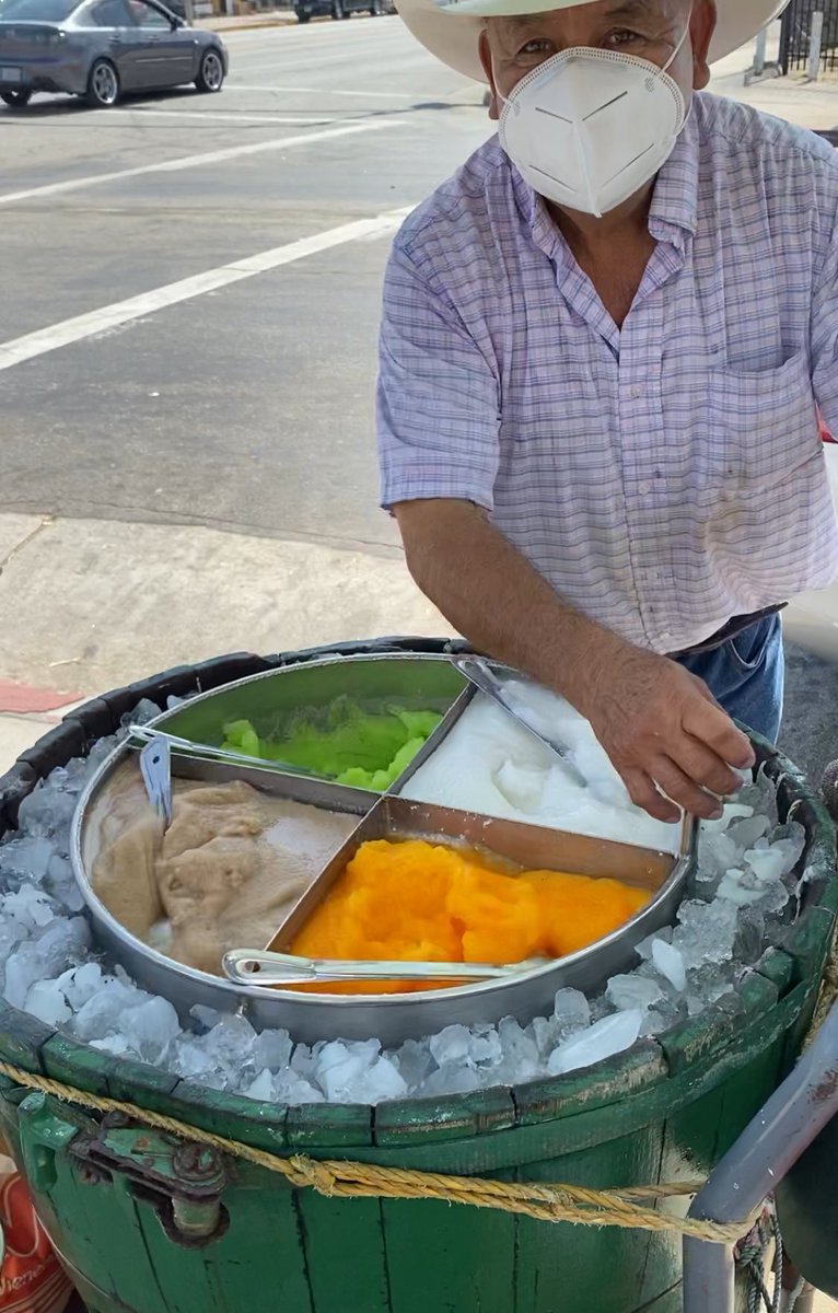 Met the sweetest man selling nieve de garrafa on the corner of Atlantic and Verona in East LA, plz support him if you’re ever in the area 🤍🤍