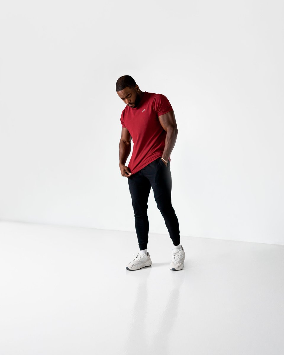 everforward's tweet image. Crisp and clean 🔥 you can'tt go wrong with our Signature Tee and V3 Jogger combo! everforwardapparel.com/collections/me…