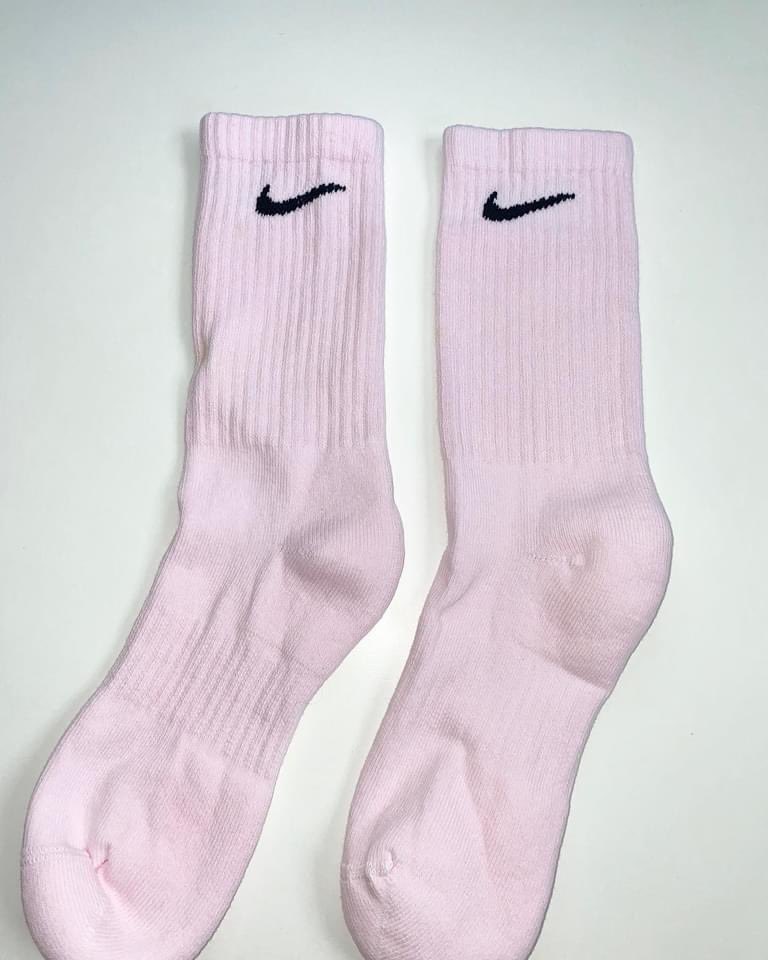 MrDyeUK's tweet photo. Flash sale ! PEONY PINK full crew block pastel socks for £5.00! Today’s sale only! Be quick, first come, first serve. These are now live on our website 🔥🔥
•
•
•
#sale #flashsale #nike #nikes #nikesock #tiedye #pastel #block #new #fresh #mrdye https://t.co/iIrtOhWTIA