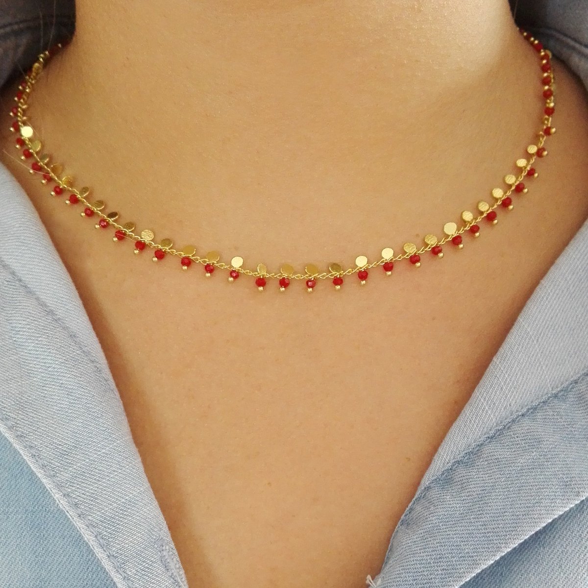 Rojo y dorado, la combinación perfecta para conseguir un look ideal en cualquier fecha y evento

#complementos #collares #pastalina