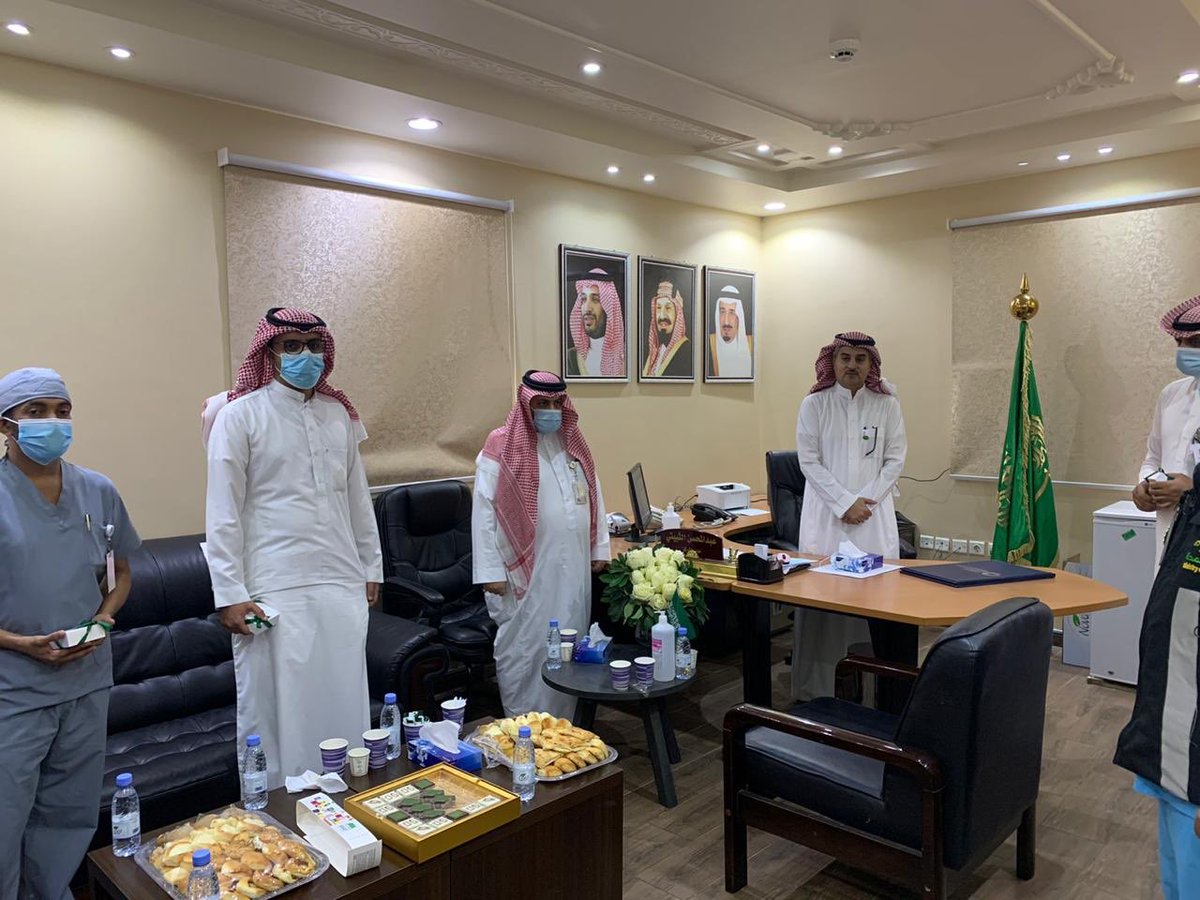 PhcWasha's tweet photo. زيارة مساعد مدير الشؤون الصحية بالطائف. الاستاذ/ خالدالثبيتي
. ومدير ادارةمكافحة  الامراض المعديةالاستاذ/ سامي ابو ركبه
مشاركة فريق العمل بمركز صحي الوشحاء باحتفالية اليوم الوطني90
وتسليم شهادة الاعتماد من المركز السعودي لاعتماد المنشأت الصحيةواجتيازه للمره الثانيه 
شكراً للجميع https://t.co/fFovaqYHnE