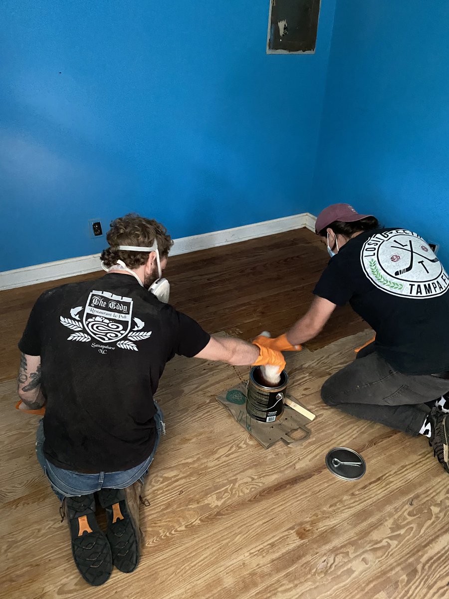 We’re working on our new practice space / music writing studio 😍