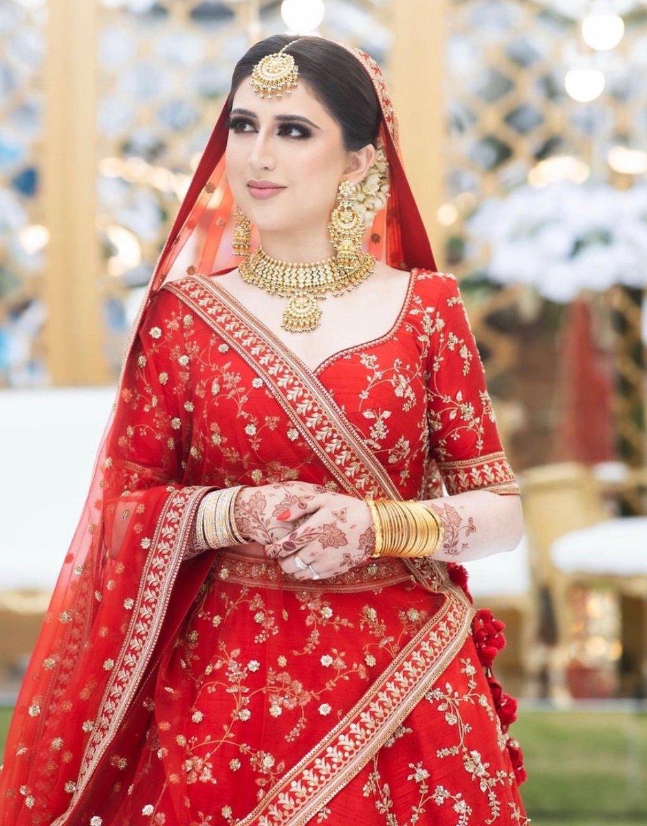 KhushMag's tweet photo. Crushing on #thepakistanibride 's timeless traditional @sabya_mukherjee look for her intimate home wedding π
Wardrobe: @sabya_mukherjee @BIBILdn
Decor: #theeventbuilders
Hair: @AamirNaveedHair
Makeup: @moomalproartist
Photo: #musemotionpictures https://t.co/ZLFXkXQS6R