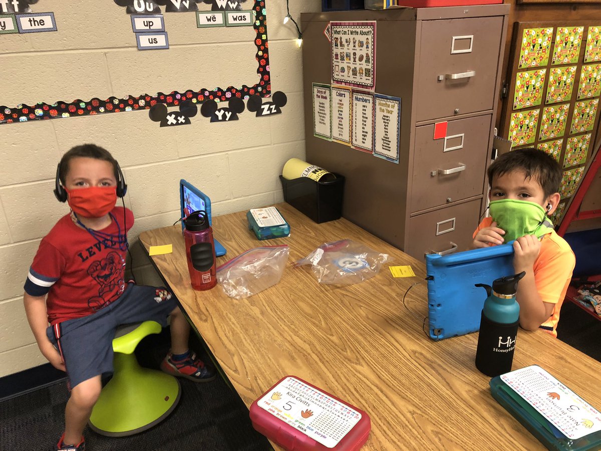 PesWildcats's tweet photo. Working hard in first grade today. #pesrocks https://t.co/y4iMliHv3E