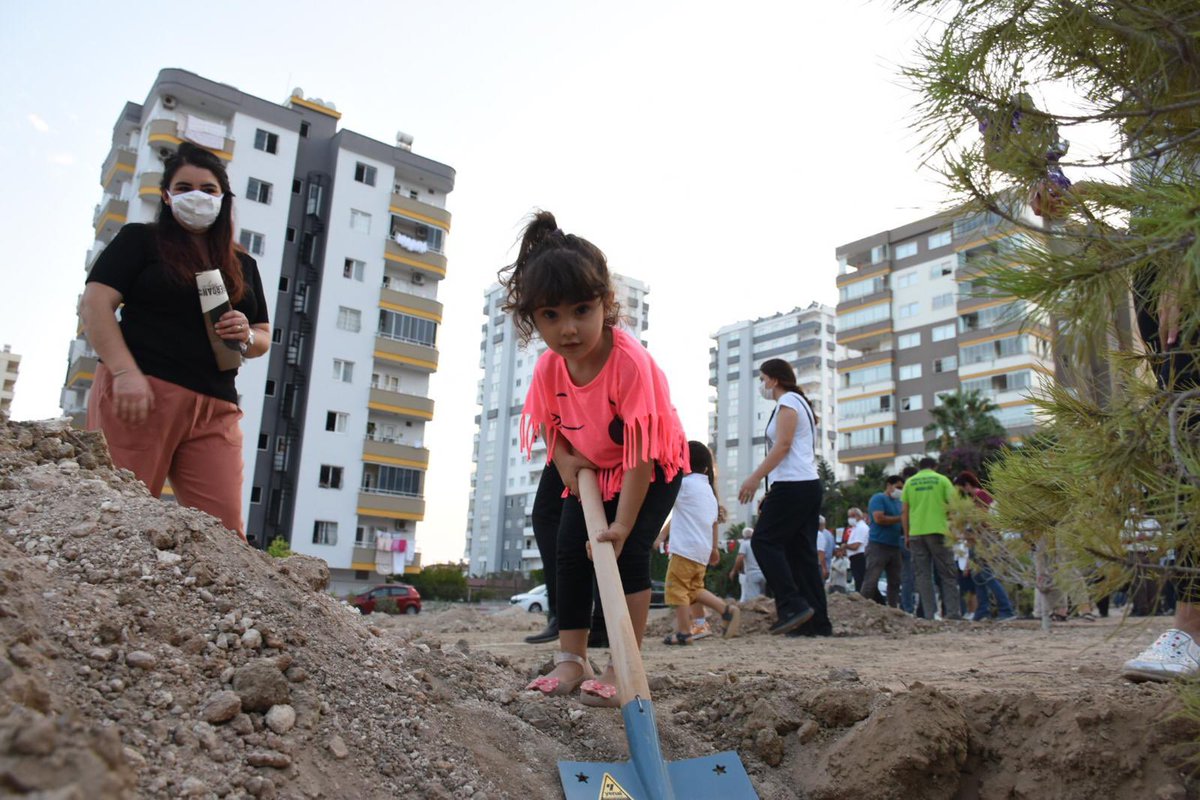 tarsusbeltr's tweet photo. Avrupa Hareketlilik Haftası etkinlikleri kapsamında Şehitlertepesi Mahallemizde oluşturduğumuz koruluğa fıstık çamı, dut, keçi boynuzu, defne ve zakkum fidanları dikerek, yeşil alan oluşturduk.
#AvrupaHareketlilikHaftası
#hareketlilikhaftası
#mobiltyweek
#mobiltyweektr https://t.co/Wxr6s8Fps0