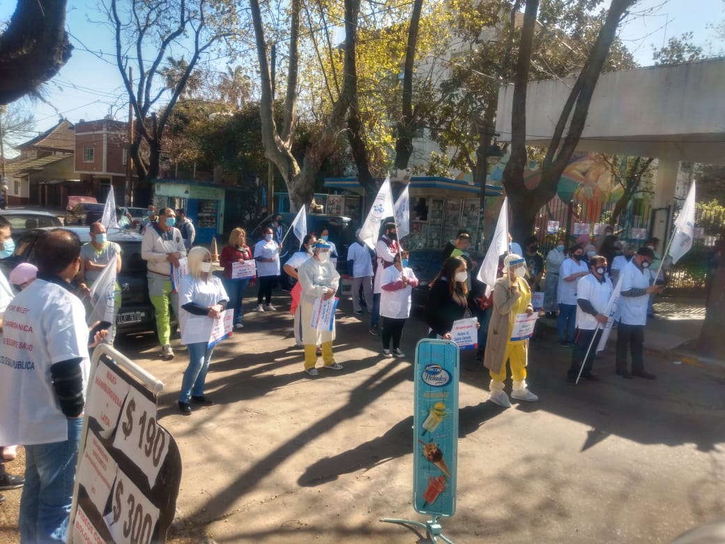 Acto del Sindicato de Salud!! Gracias a todos!! Temas
Mejorar las condiciones de trabajo Mayor presupuesto
Formación y capacitación, bonificación por las mimas.
Ley de Carrera Unica
Recurso Humano
Mejores Salarios
Proyect de Ley para los fliares de compañeros fallecidos por covid