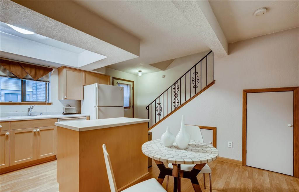 JLS_Seattle_NE's tweet photo. This new listing is the best value in Edmonds!
2 bedroom townhouse-style end unit
https://t.co/8SNRKUaSuU
Contact Joanna Dooley at 206-618-2205 to make an appointment for a private showing
#johnlscottrealestate #seattle #seattlewa #edmonds #edmondswa #edmondsferry #pnw https://t.co/YWYmnWsr8x