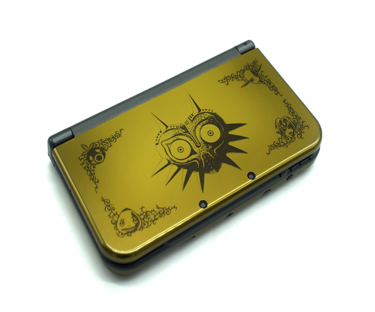 BaxtrosL's tweet photo. Very rare Zelda Majoras Mask 'New 3DS XL Console. Anybody out there got this one?

#nintendo #3DS #3DSXL #’new3DS #3DSconsole #’new3DSconsole #zelda #3dsgames #zeldamajorasmask #3dscollection #pokemon #mario #mario64 #videogames #gaming #gamingcollection https://t.co/tSamIIFzW1