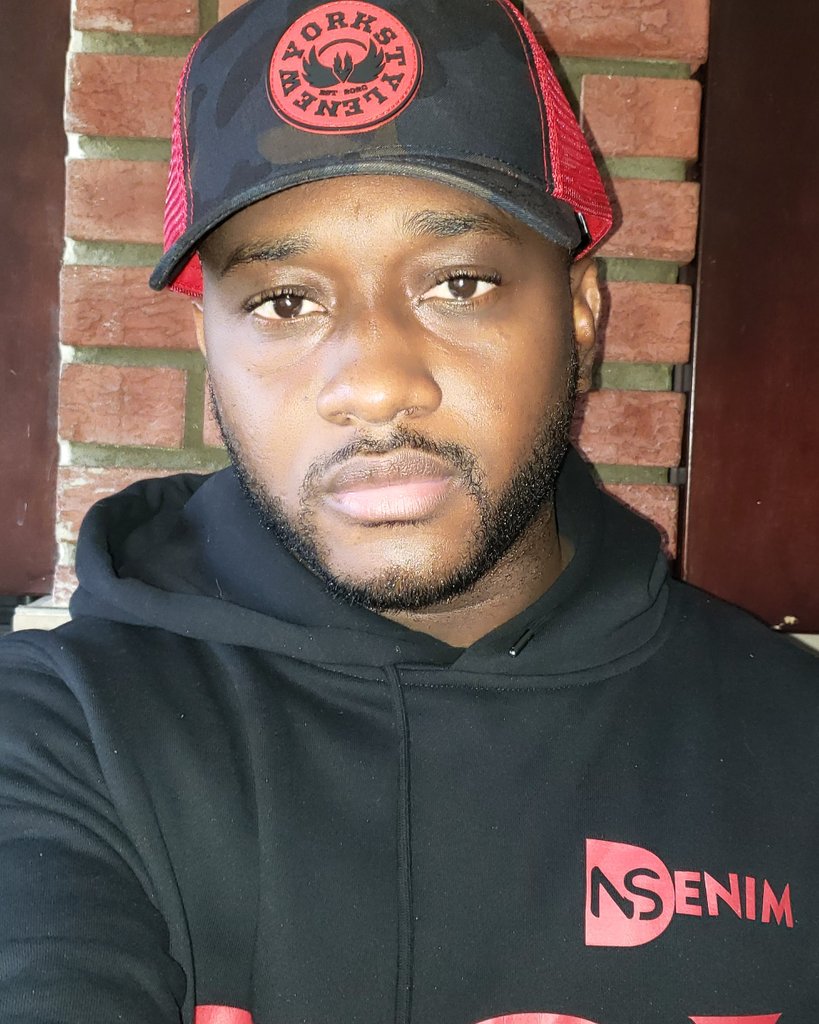 Wear something,something that make you feel unique in your on style. 🔥