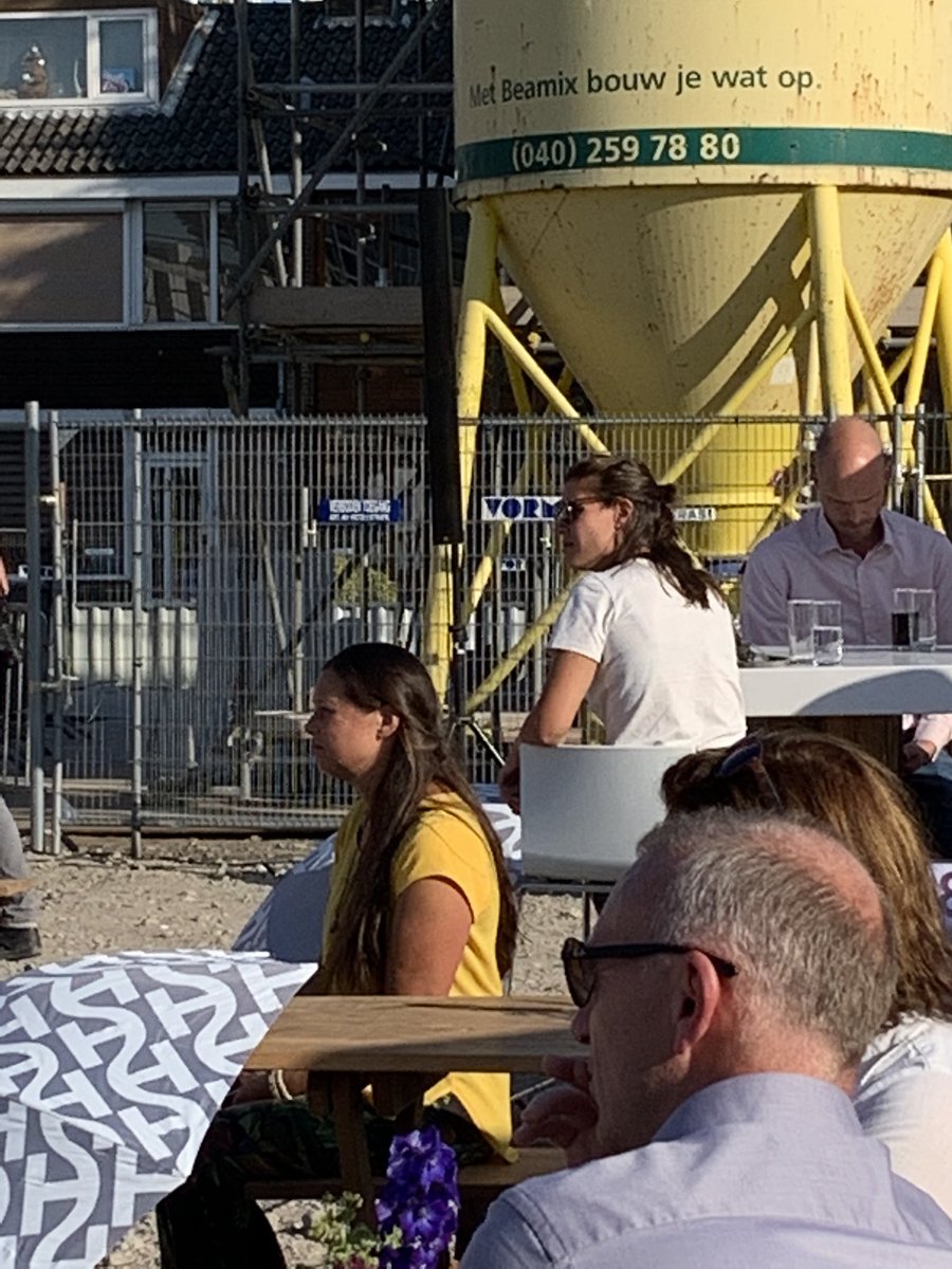 We bouwen 75 sociale huurwoningen op locatie Parlando in Lombardijen Rotterdam Zuid. Reden voor een (uitgesteld) zonnig feestje met <a href="/BasKurvers/">Bas Kurvers</a> <a href="/MarcoPastors/">Marco Pastors</a> @VORM <a href="/groosmanNL/">GROOSMAN</a> <a href="/rotterdam/">Gemeente Rotterdam</a> en team <a href="/Havensteder/">Havensteder</a> <a href="/HenkRotgans/"> Henk Rotgans</a>