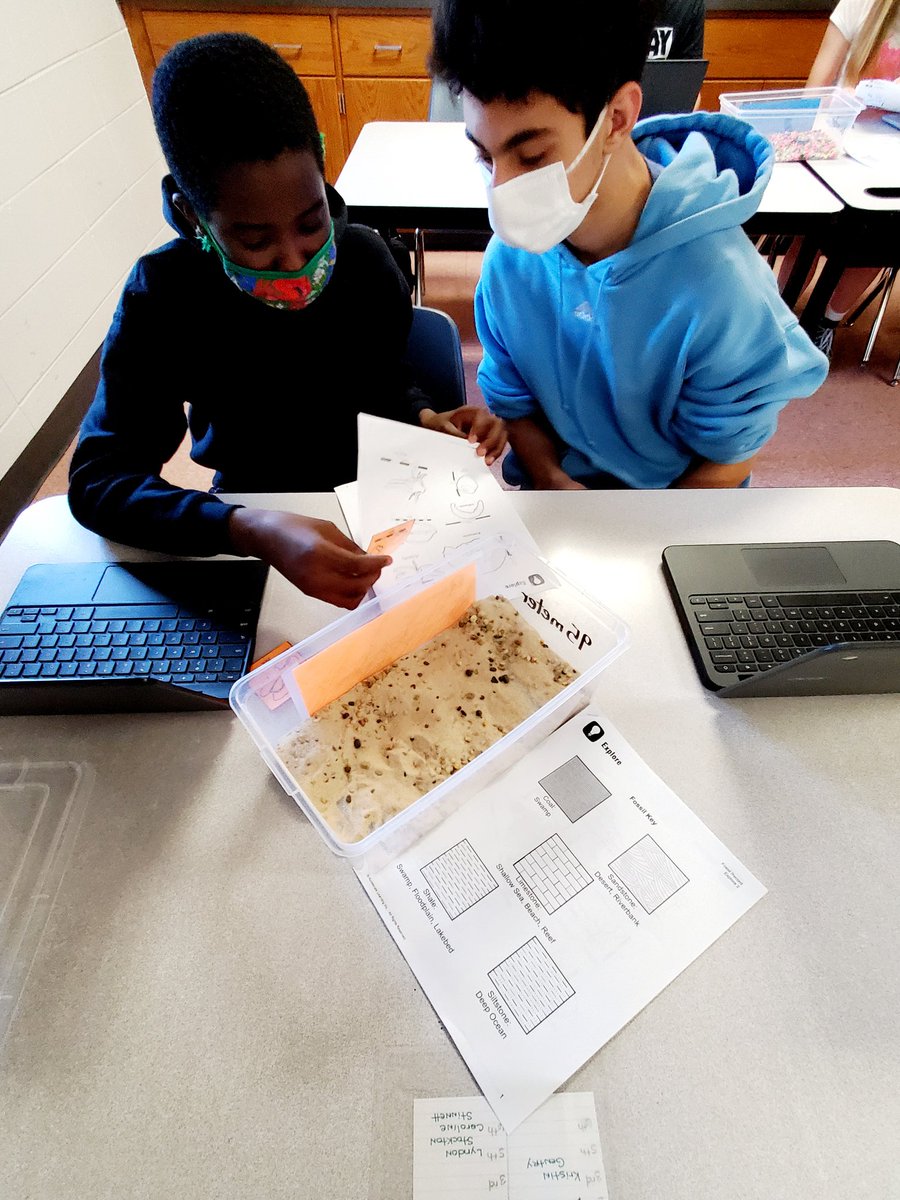 MrsHogue_SWMS's tweet photo. πΏππ¦This morning, students are digging for fossils. What will 8th grade do next?! π¦ππΏ #masksonhandson #engaged #8thsci #dcmsgators https://t.co/jP9DxQrkgo