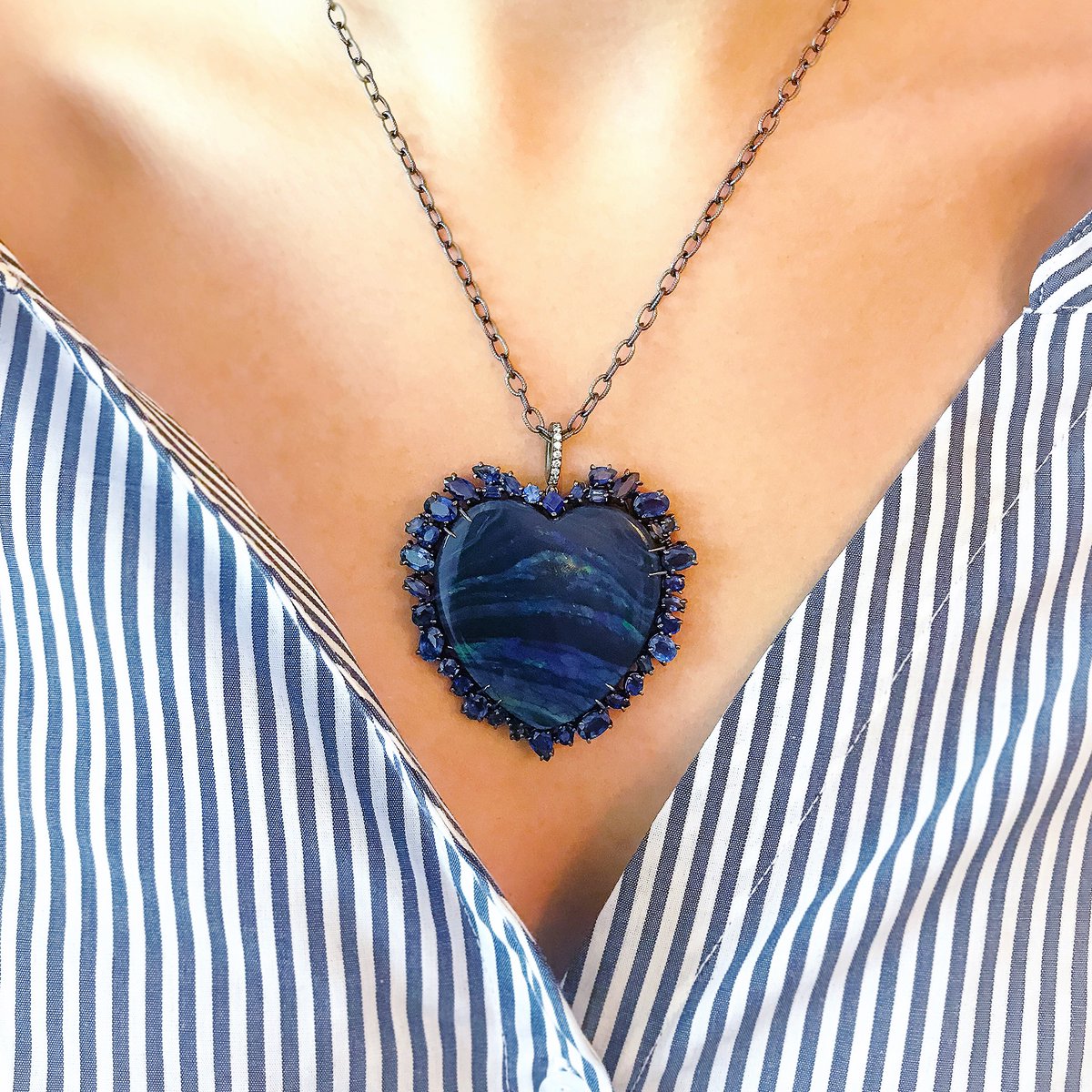 KMD_Jewelry's tweet photo. Into the Blue💙#OneofaKind Black Opal Heart Pendant with Blue Sapphires set in 18k White Gold with Black Rhodium Finish #ilikerocks #SignatureKMD #kimberlymcdonald #nothingsbetterthannature #EthicalLuxury #luxuryfeelsgood #DigDeeperKMD https://t.co/bCSP5zfgB8