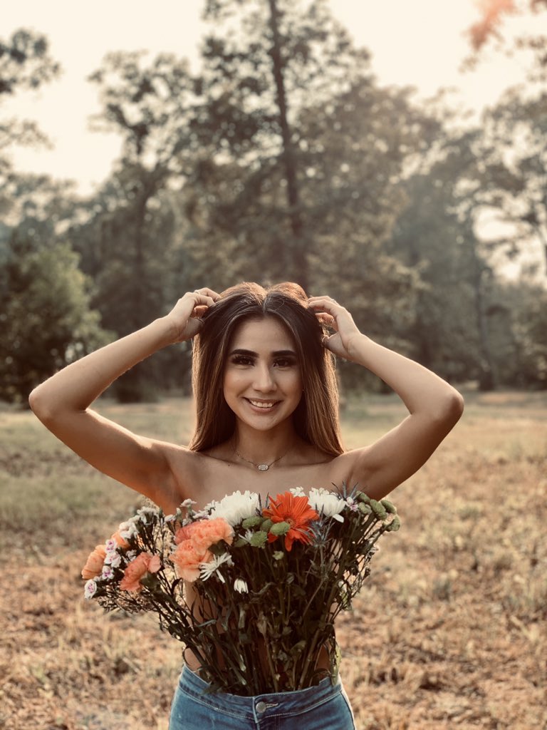 elisaucedaa's tweet image. Passionate from miles away ✨