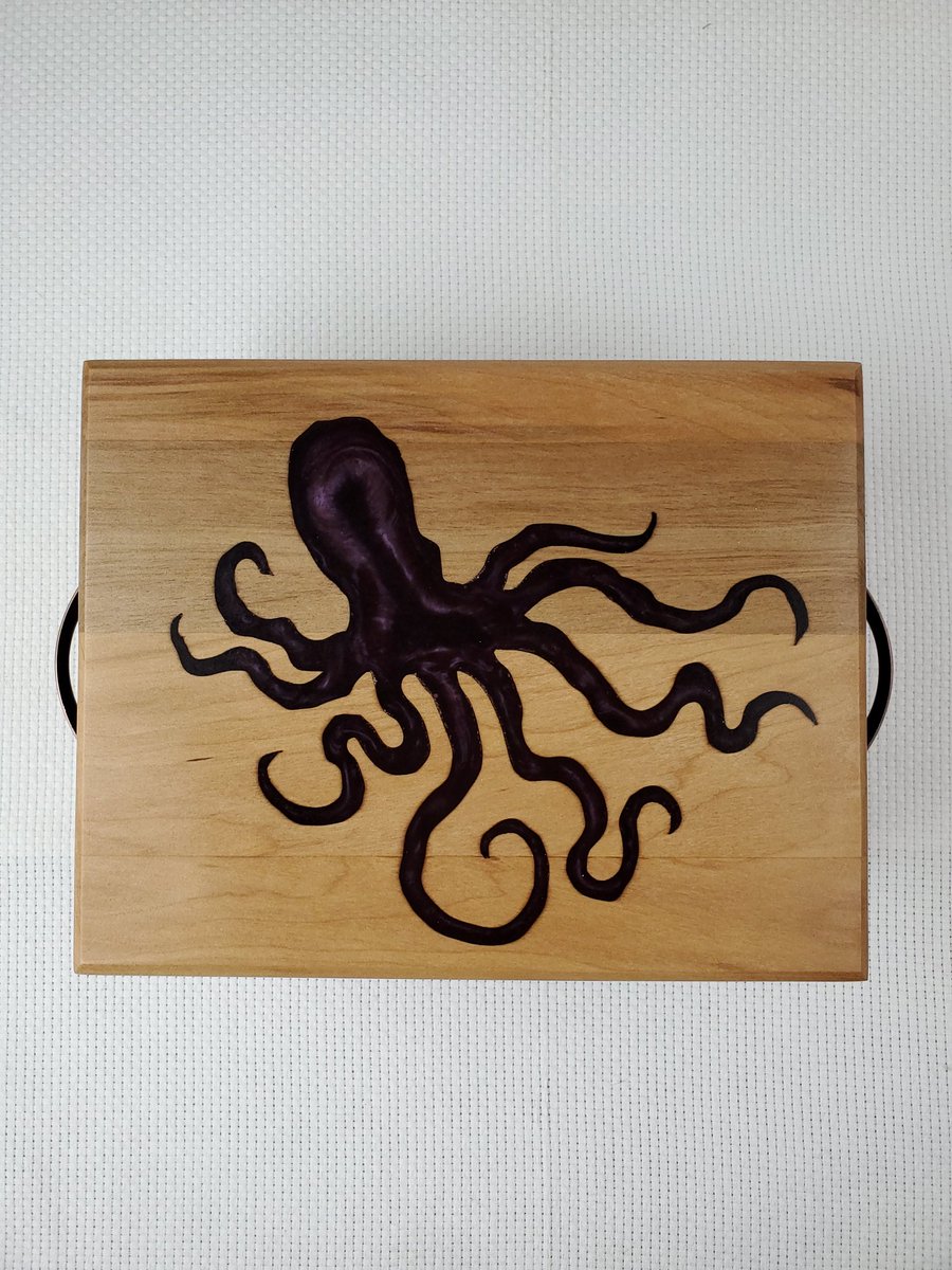 Oniixed's tweet image. Octo-Keeper(box) made from Mahogany and Maple with purple octopus resin inlay.
@total_boat @defiantartsco
 #woodworker #woodart #woodworkingshop #woodcraft #craftsan #epoxyart #resinart #epoxy #resin  #mainewoodworker #mainelife #mainely #madeinmaine #mainemade